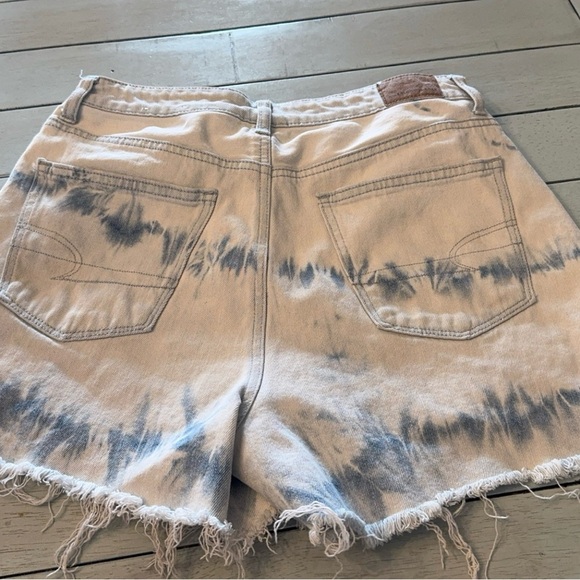 American Eagle 🦅 AE stonewashed denim shorts sz 8 - Picture 2 of 3